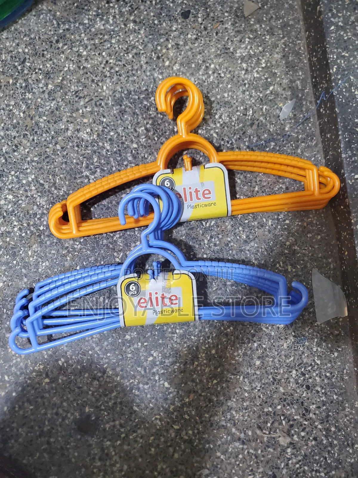 Plastic Hangers 12pcs