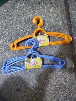 Plastic Hangers 12pcs