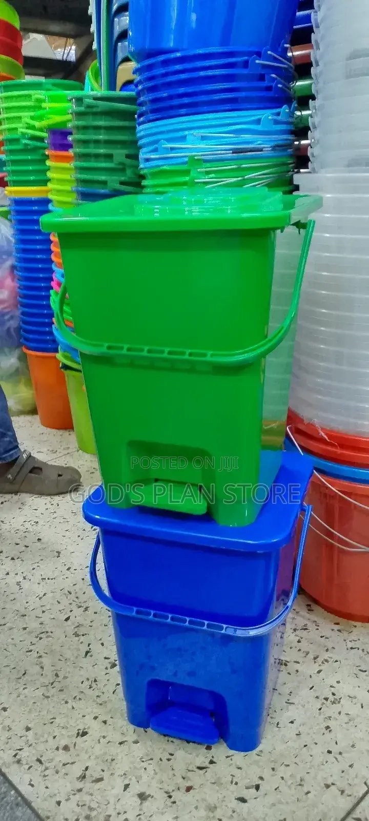 Plastic Dust Plastic Bin Blue and Green Color