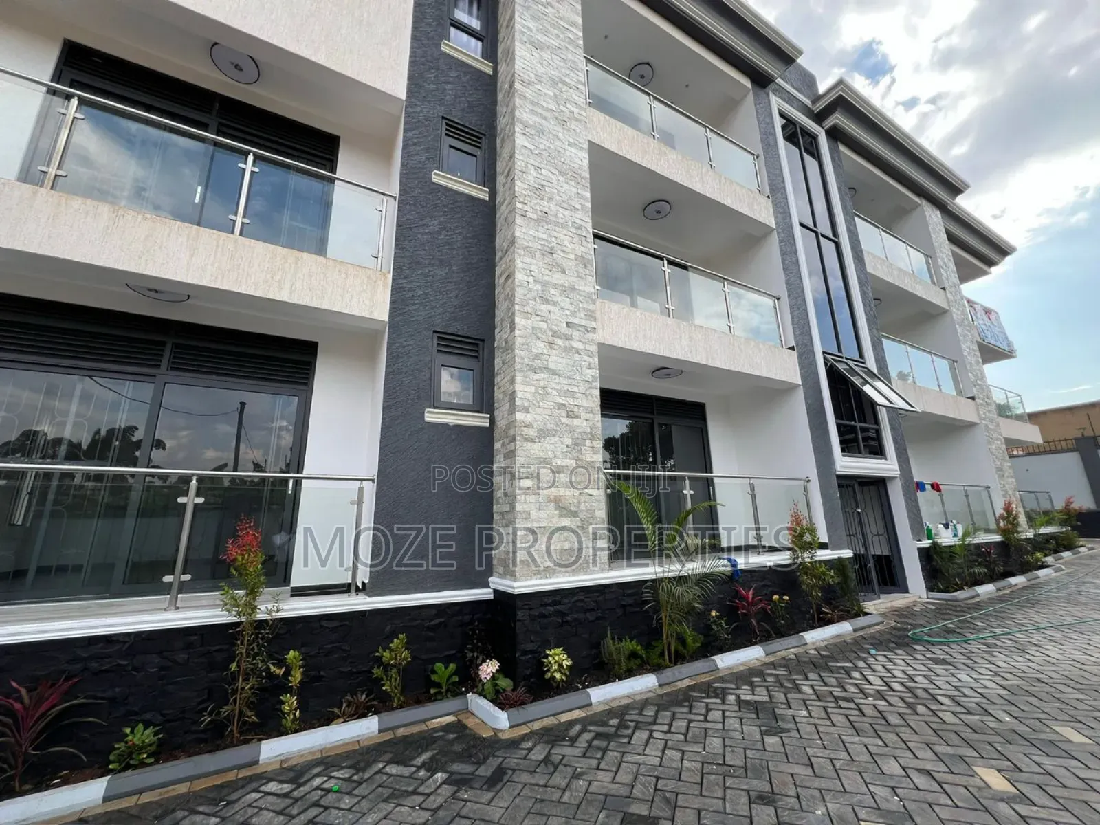 Furnished 2bdrm Apartment in Kira Mamerito Road, Central Division