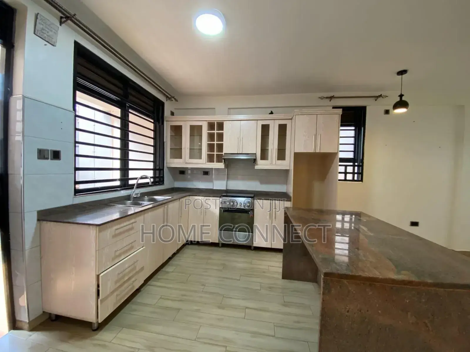 3bdrm Apartment in Muyenga, Central Division for rent