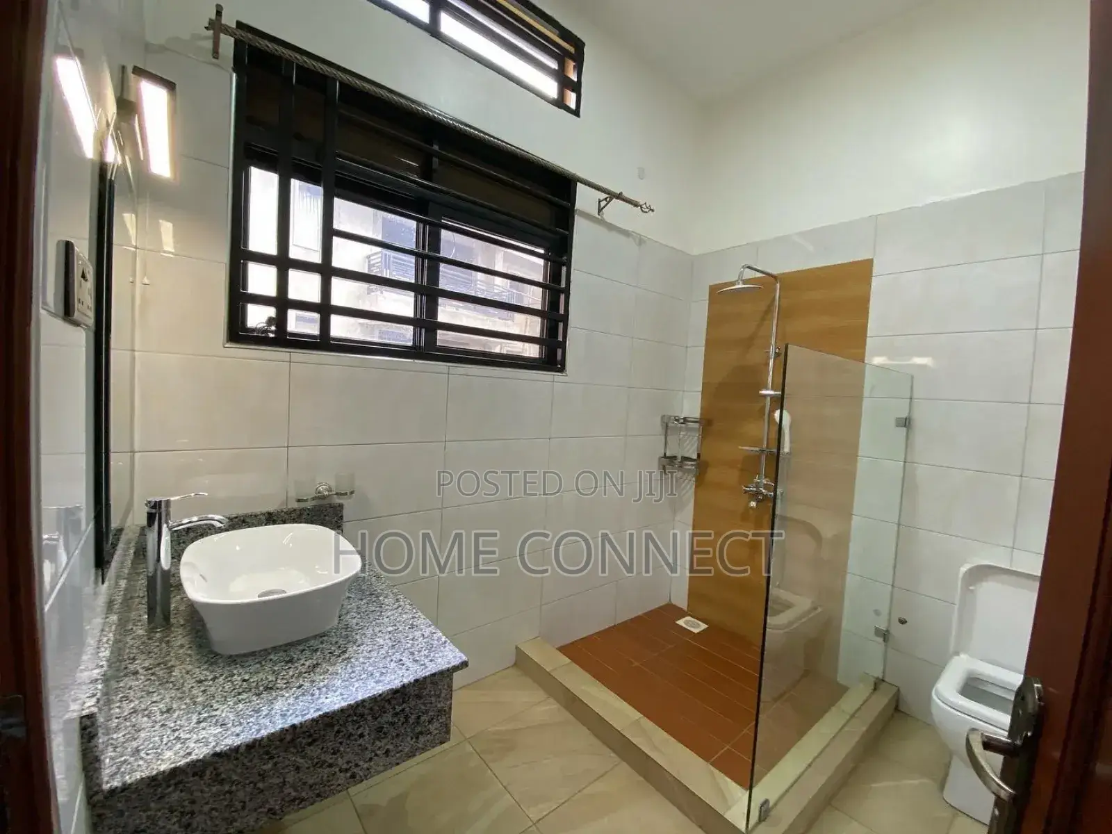 3bdrm Apartment in Muyenga, Central Division for rent