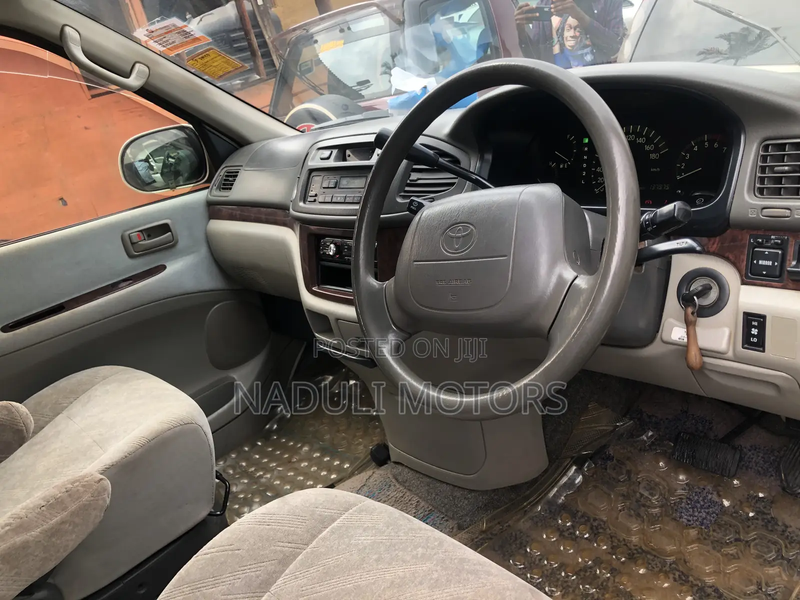 Toyota Regius 2002