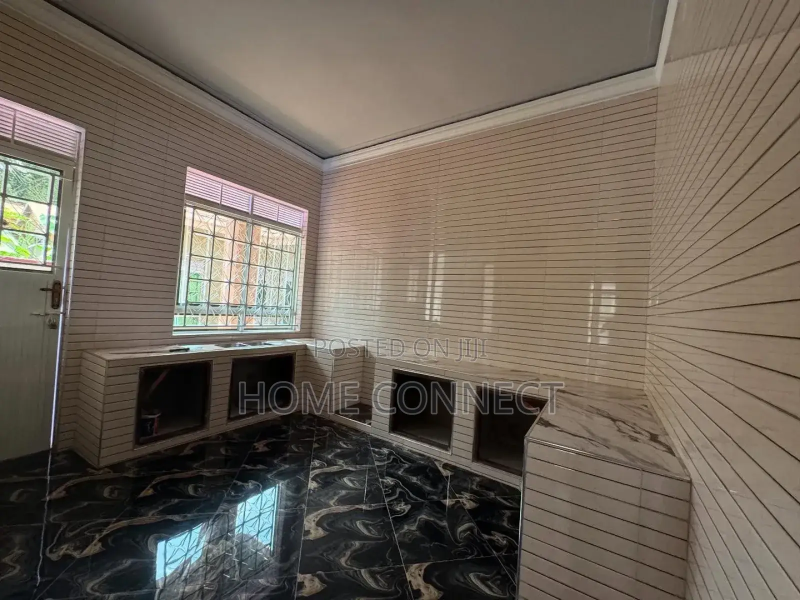 4bdrm Bungalow in Kira Mamerito Rd, Central Division for rent