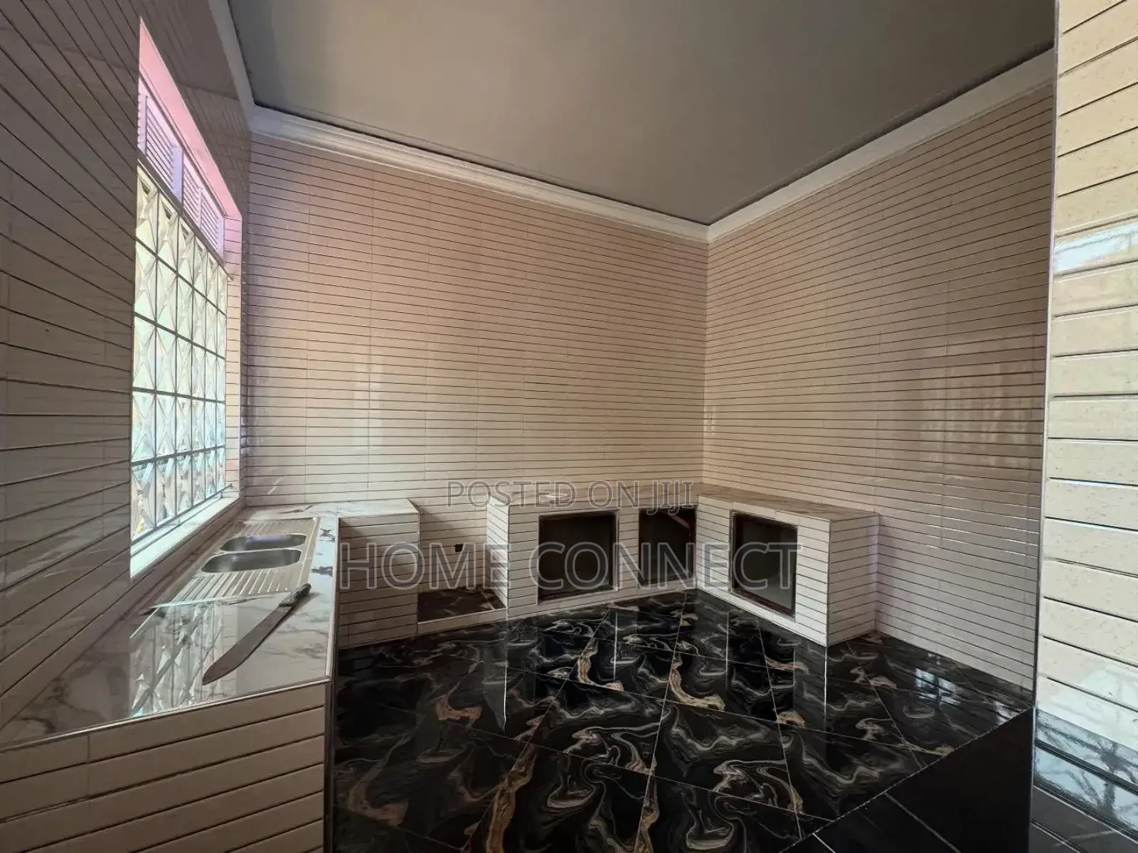 4bdrm Bungalow in Kira Mamerito Rd, Central Division for rent