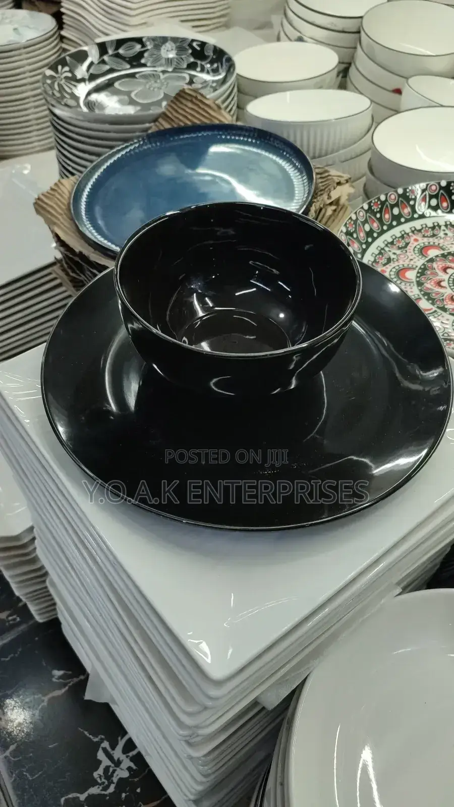 Black Dinner Set