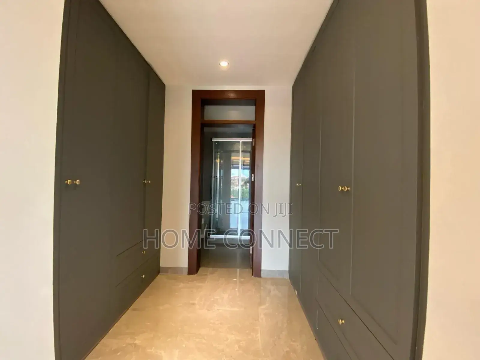3bdrm Apartment in Kyambogo Road, Central Division for rent