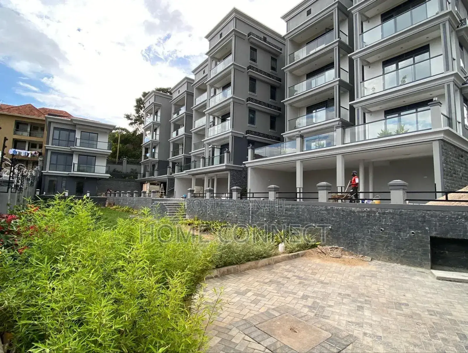 3bdrm Apartment in Kyambogo Road, Central Division for rent