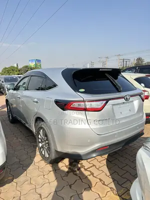 Toyota Harrier 2.0 2018 Silver