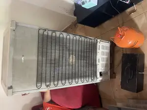 Fridge Gas Refilling Technician