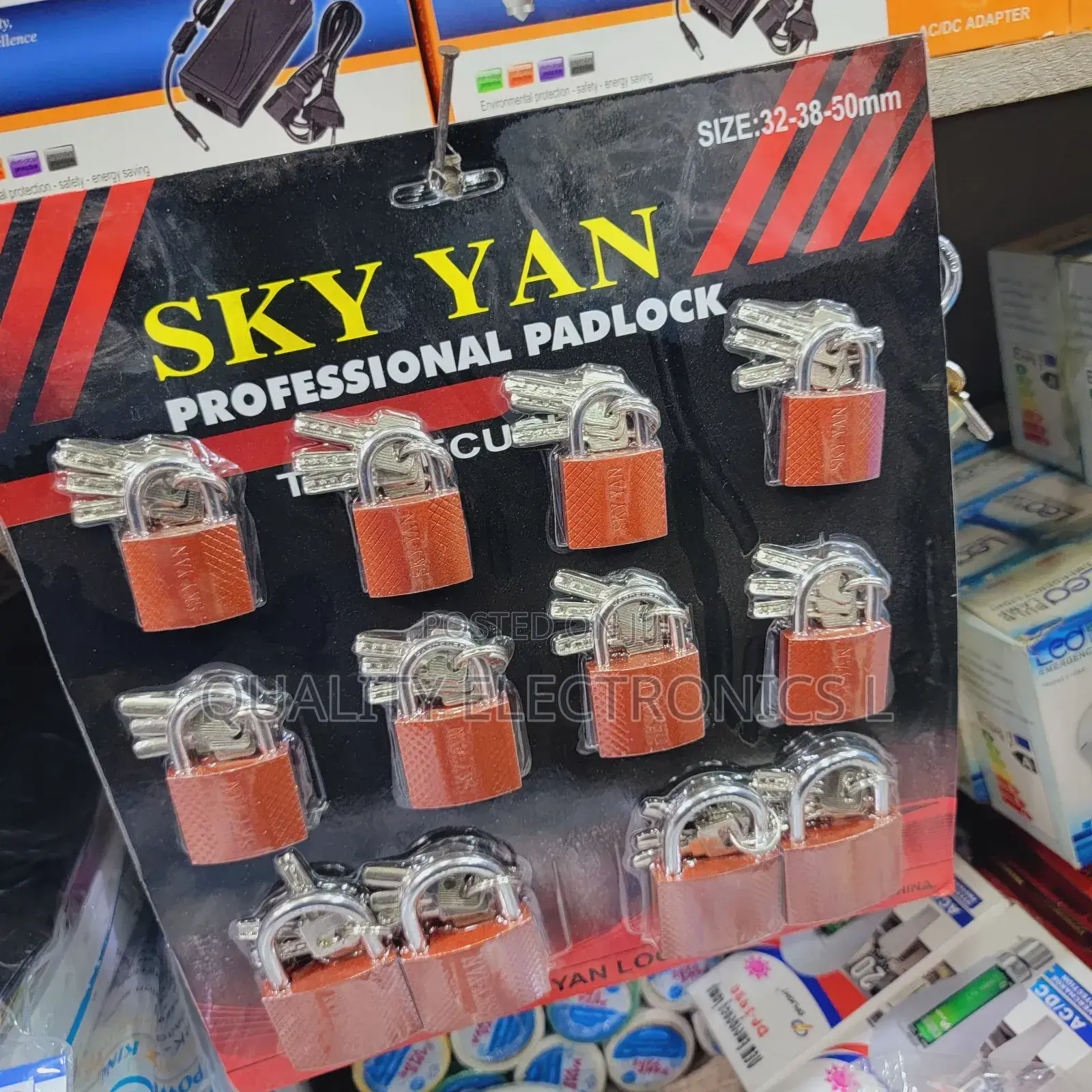 Sky Yan Padlock Chat 12 Pcs
