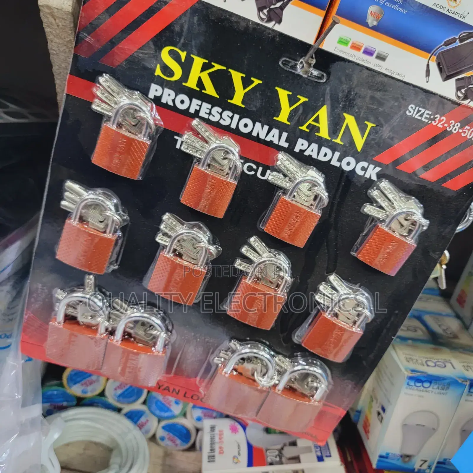 Sky Yan Padlock Chat 12 Pcs