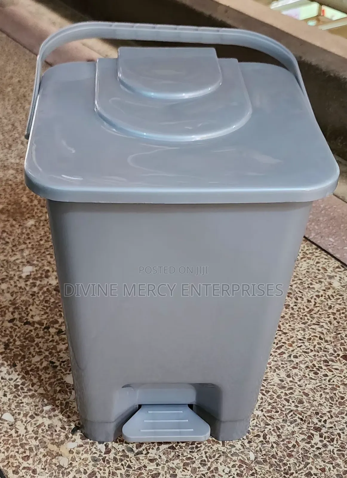 Pendal Dustbins With Handle