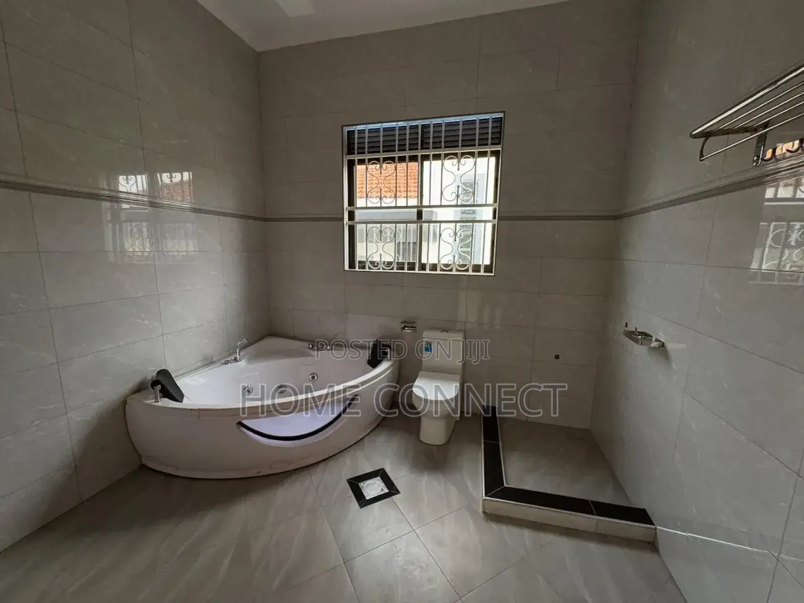 4bdrm Duplex in Bunga, Central Division for rent