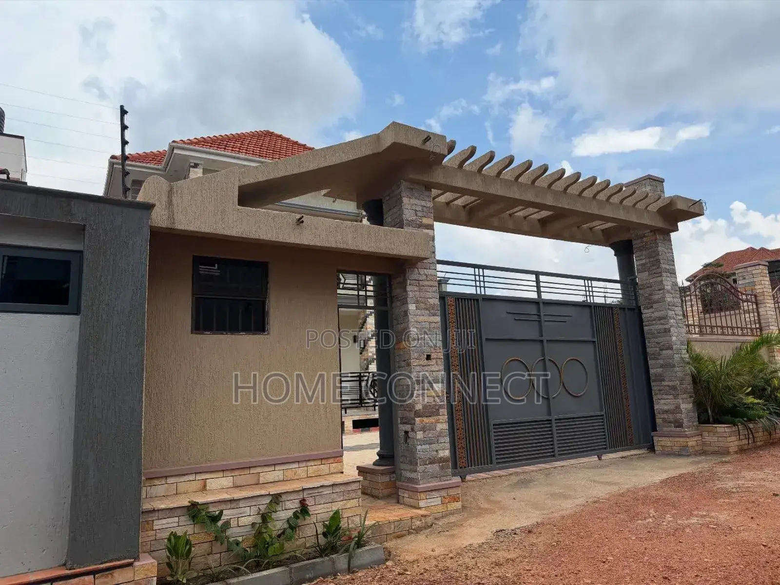 4bdrm Duplex in Bunga, Central Division for rent