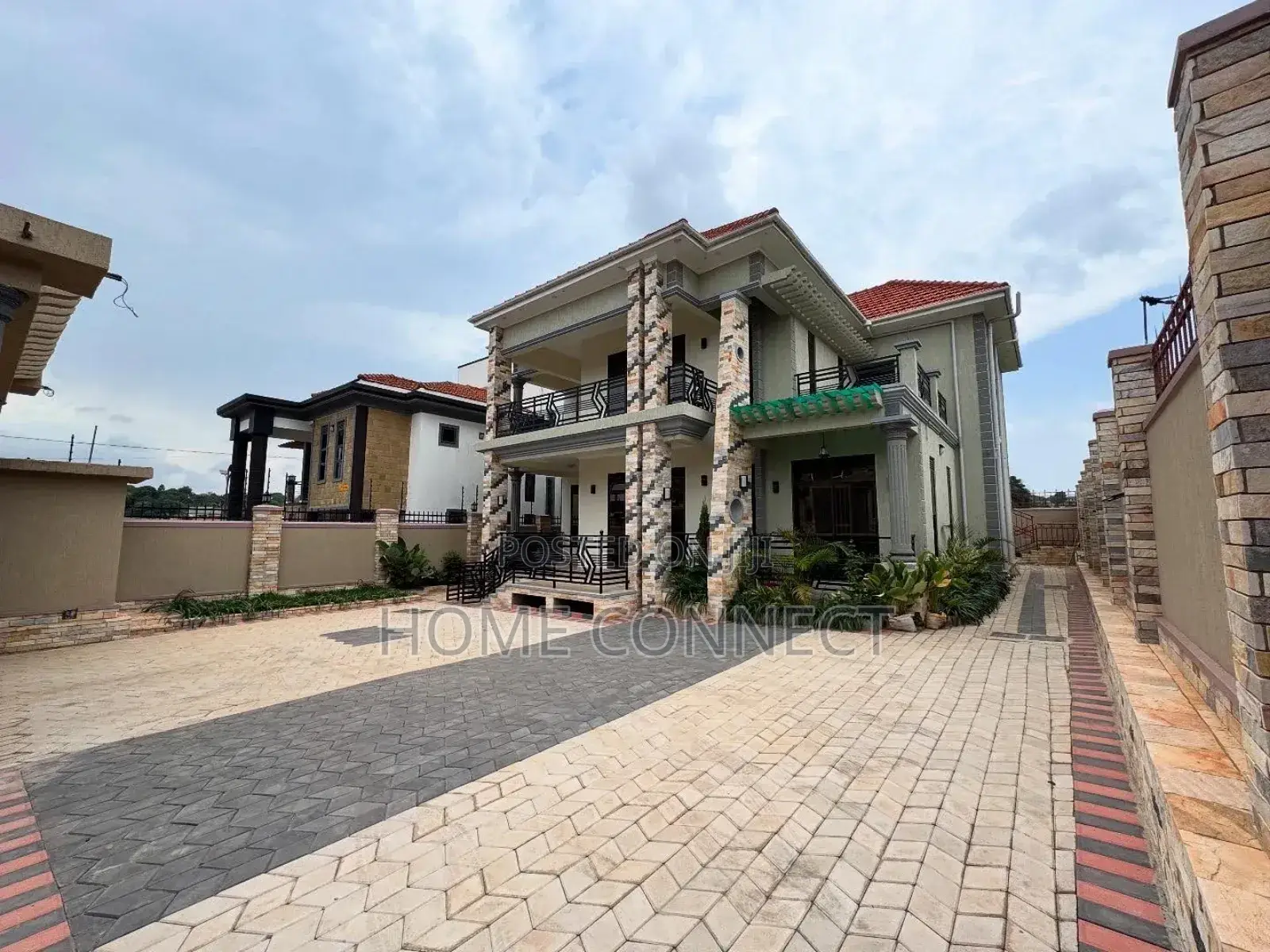 4bdrm Duplex in Bunga, Central Division for rent