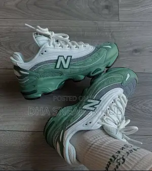 New Balance 1000 of Green and Cream