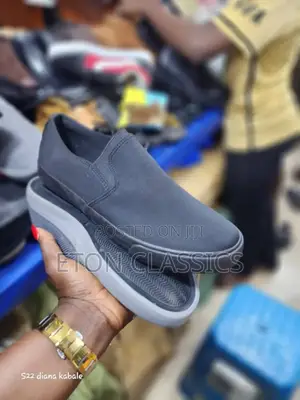 Photo - Original Black Convice Sneakers With No Laces