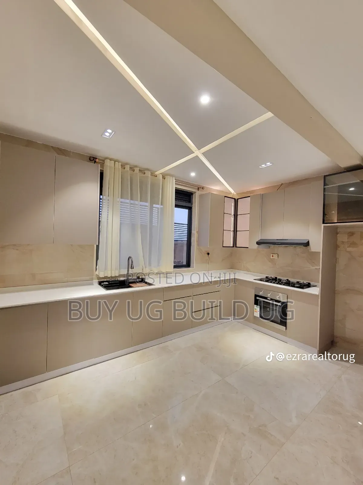 5bdrm Mansion in Namulanda Entebbe, Division B for sale