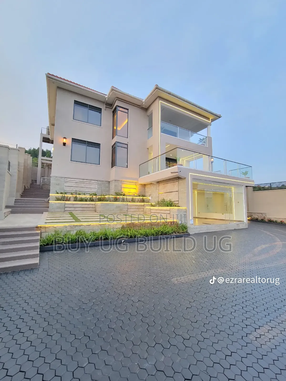 5bdrm Mansion in Namulanda Entebbe, Division B for sale