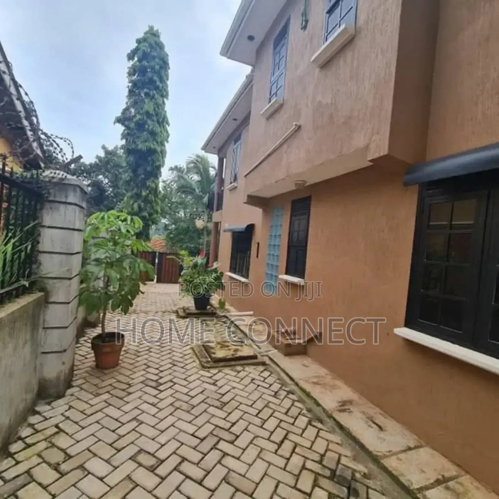 4bdrm Duplex in Muyenga, Central Division for rent