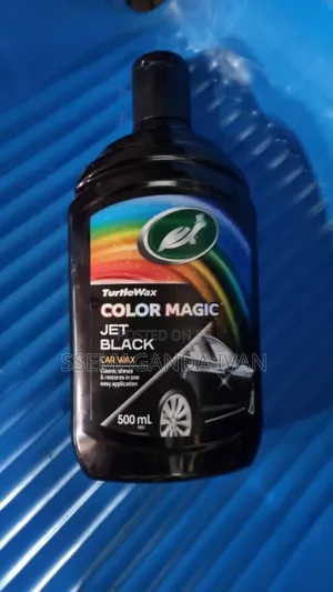 Car Polish in Black Colour
