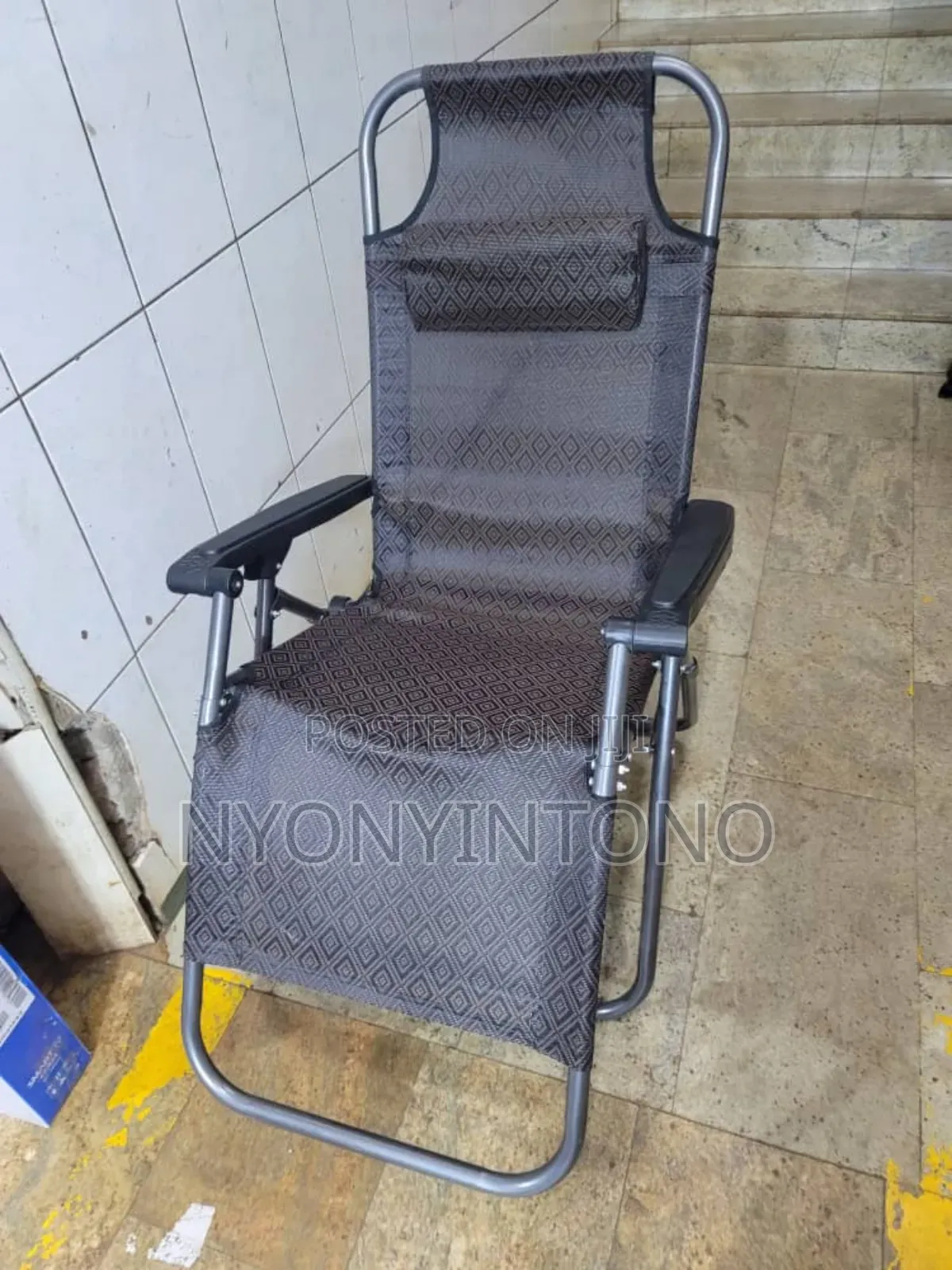 Very Strong Foldable Beach Chair With Metallic Frame