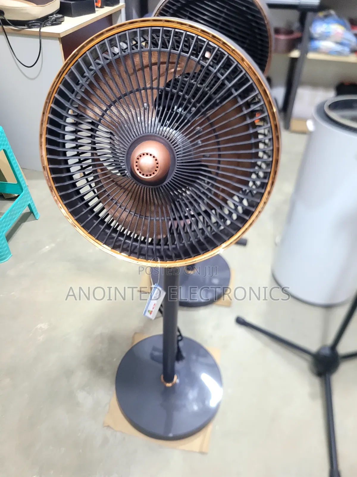 Standing Incredible Fan With a Remote