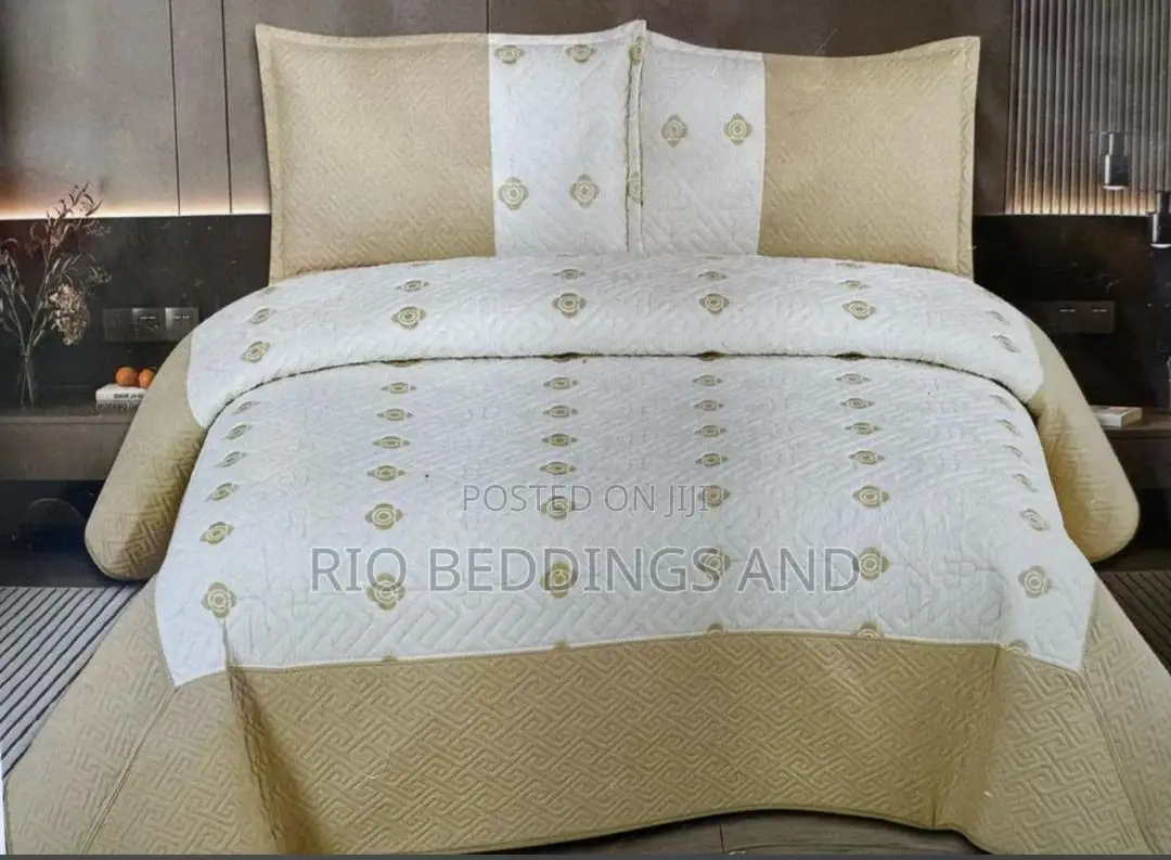 Bedspread / Small Duvet Cover With 3pics Size 5x6 and 6x6