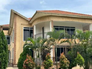 6bdrm Duplex in Fs Properties Ltd, Rubaga for sale