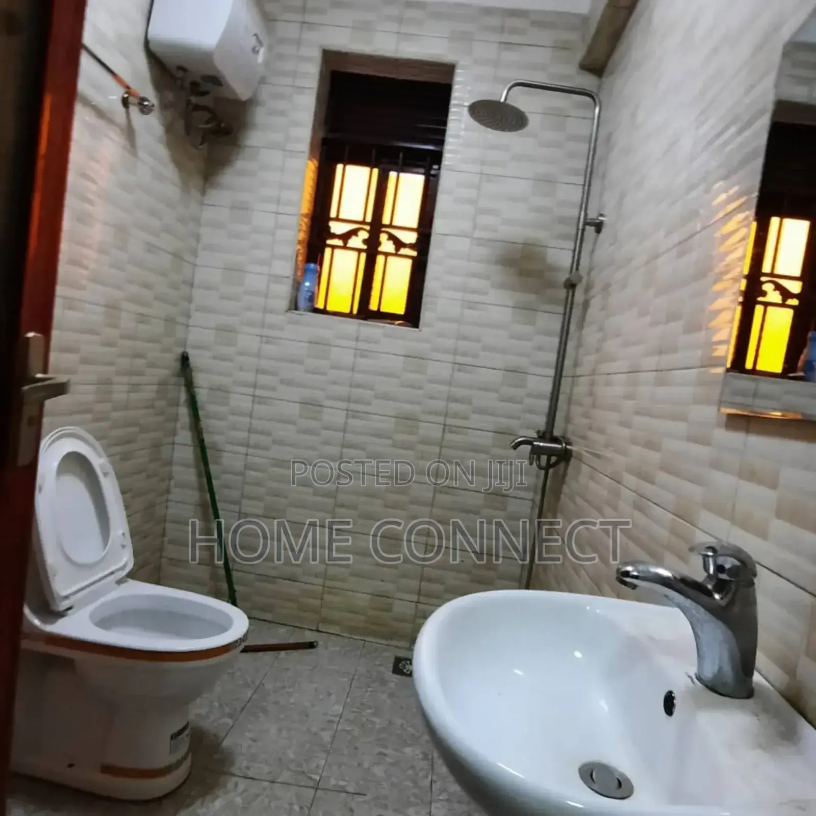 2bdrm Apartment in Muyenga Kironde Road, Central Division for rent