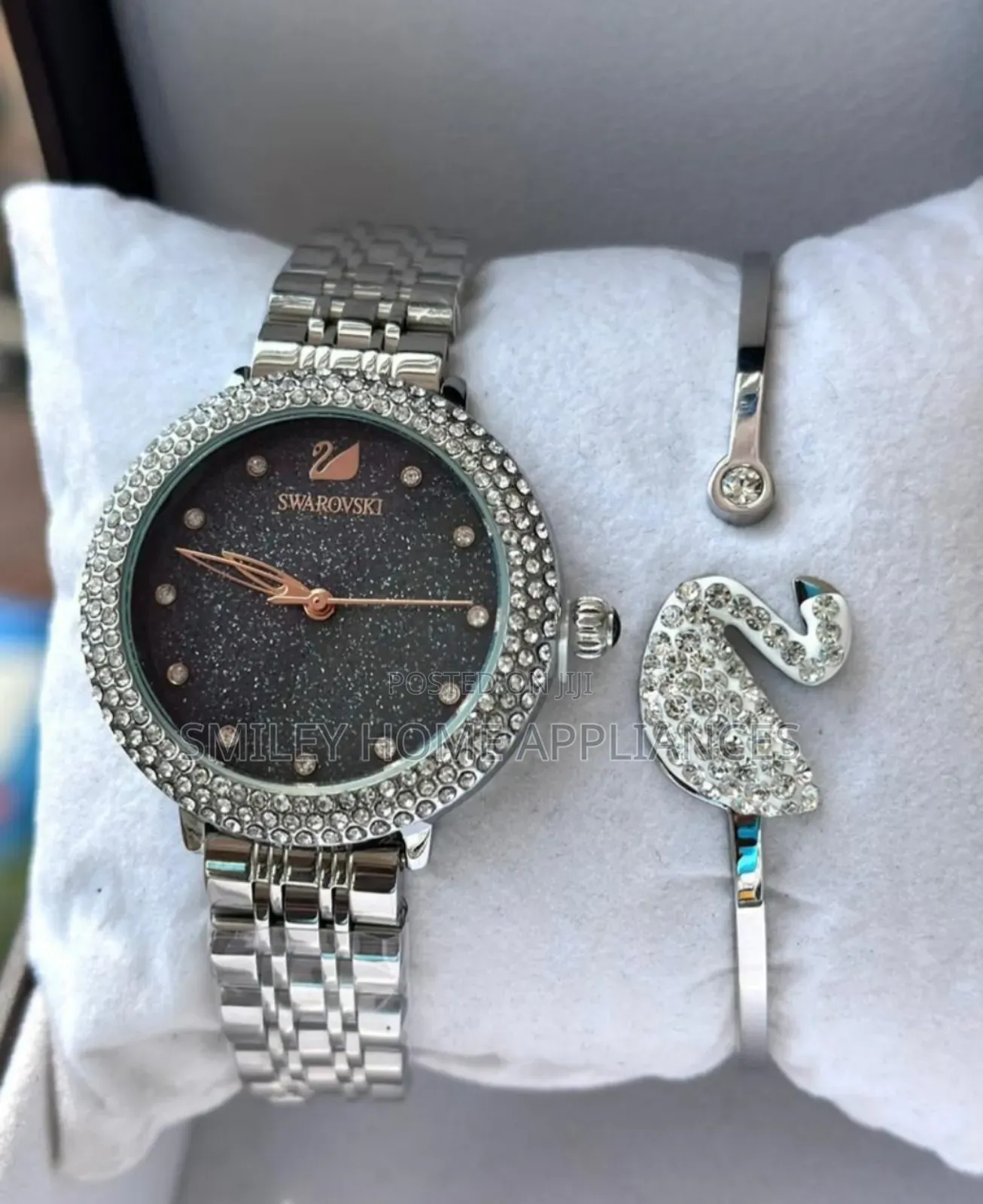 Swarovski Ladies Classy Analog Wrist Watch With a Bracelet