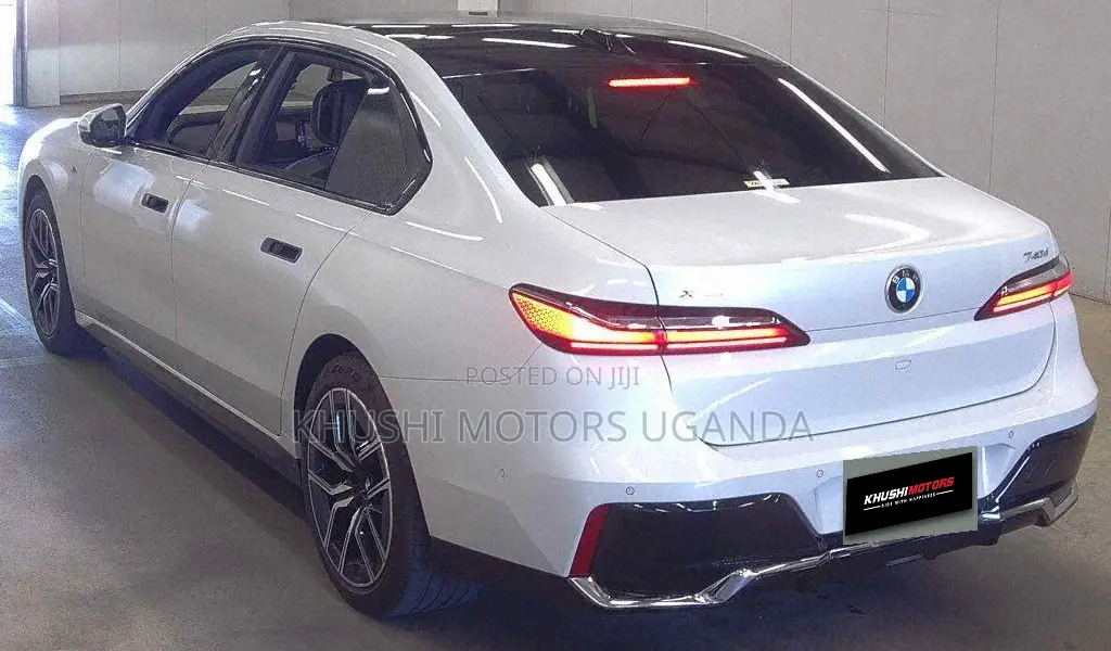 BMW 7 Series 2023 White