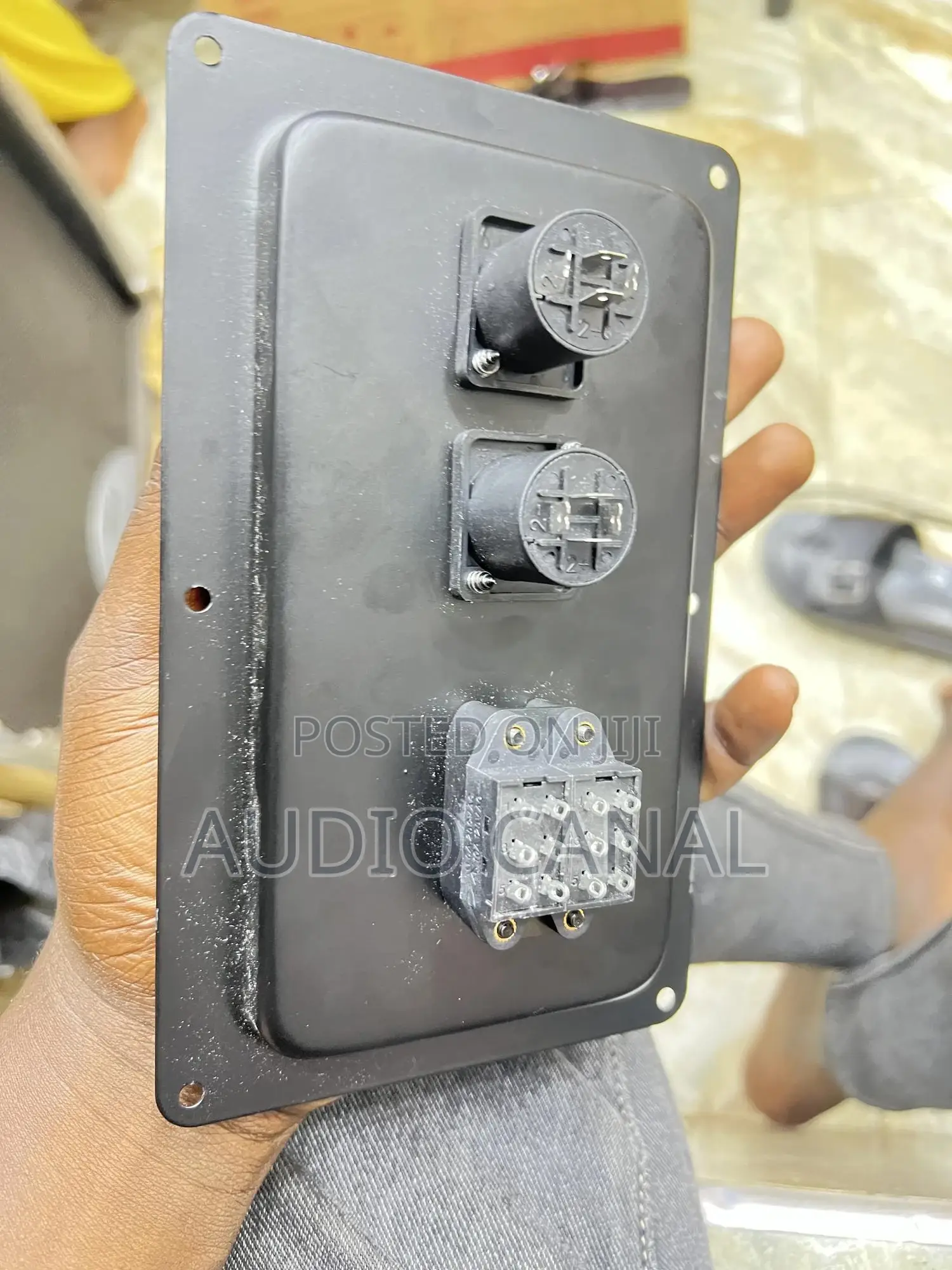 Srx725 Back Socket