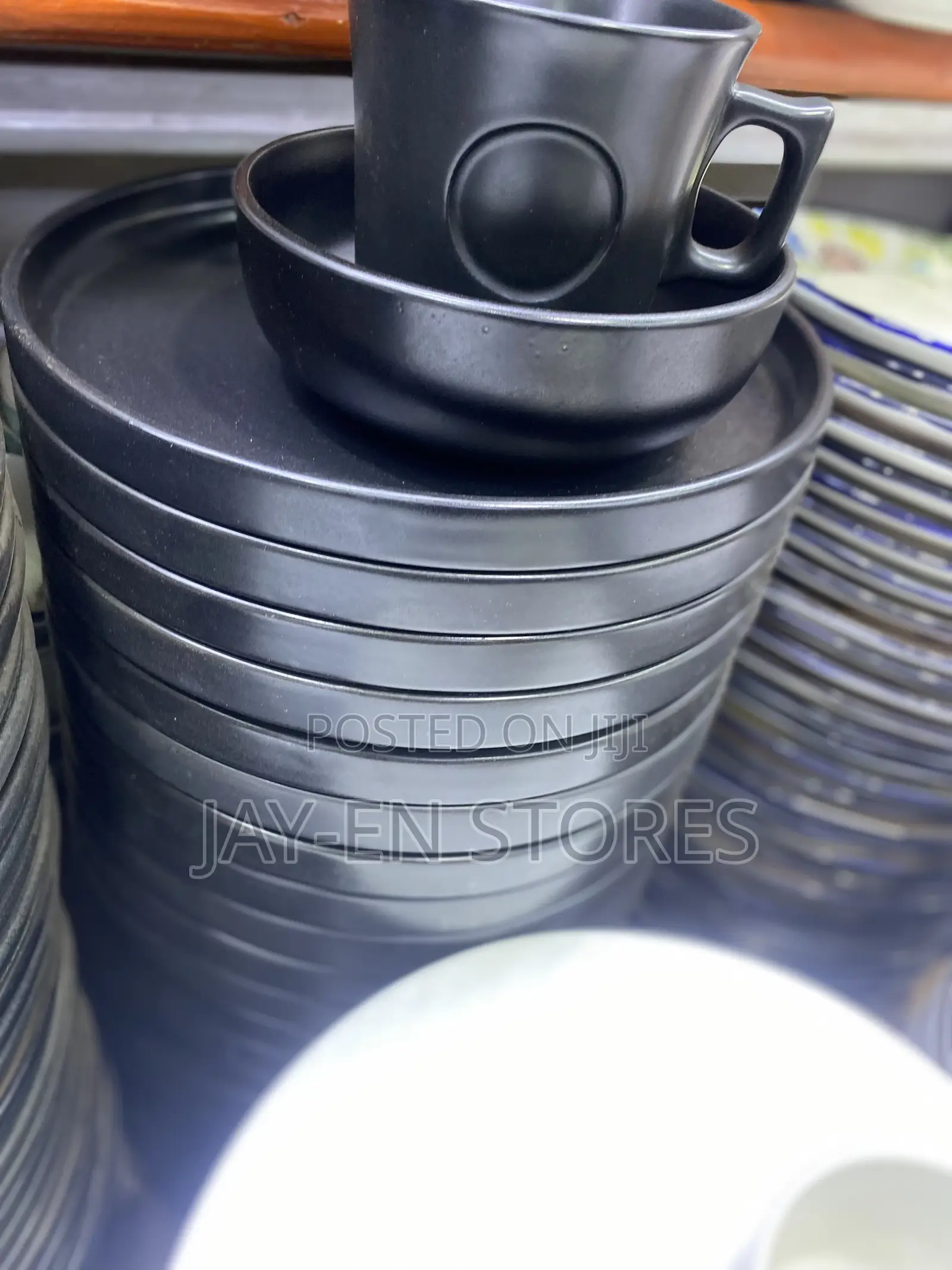 12 Piece Black Dinner Plates