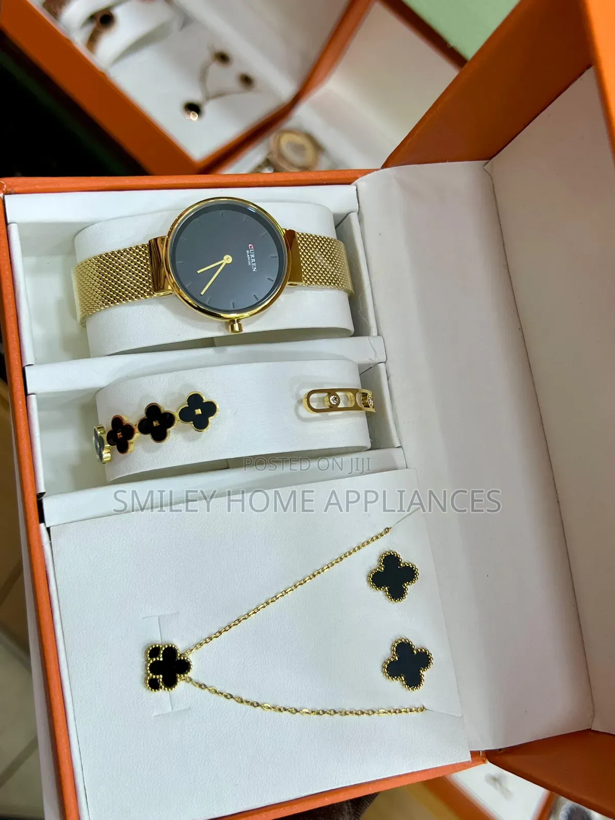 Curren Women's Wrist Stylish Gift Box