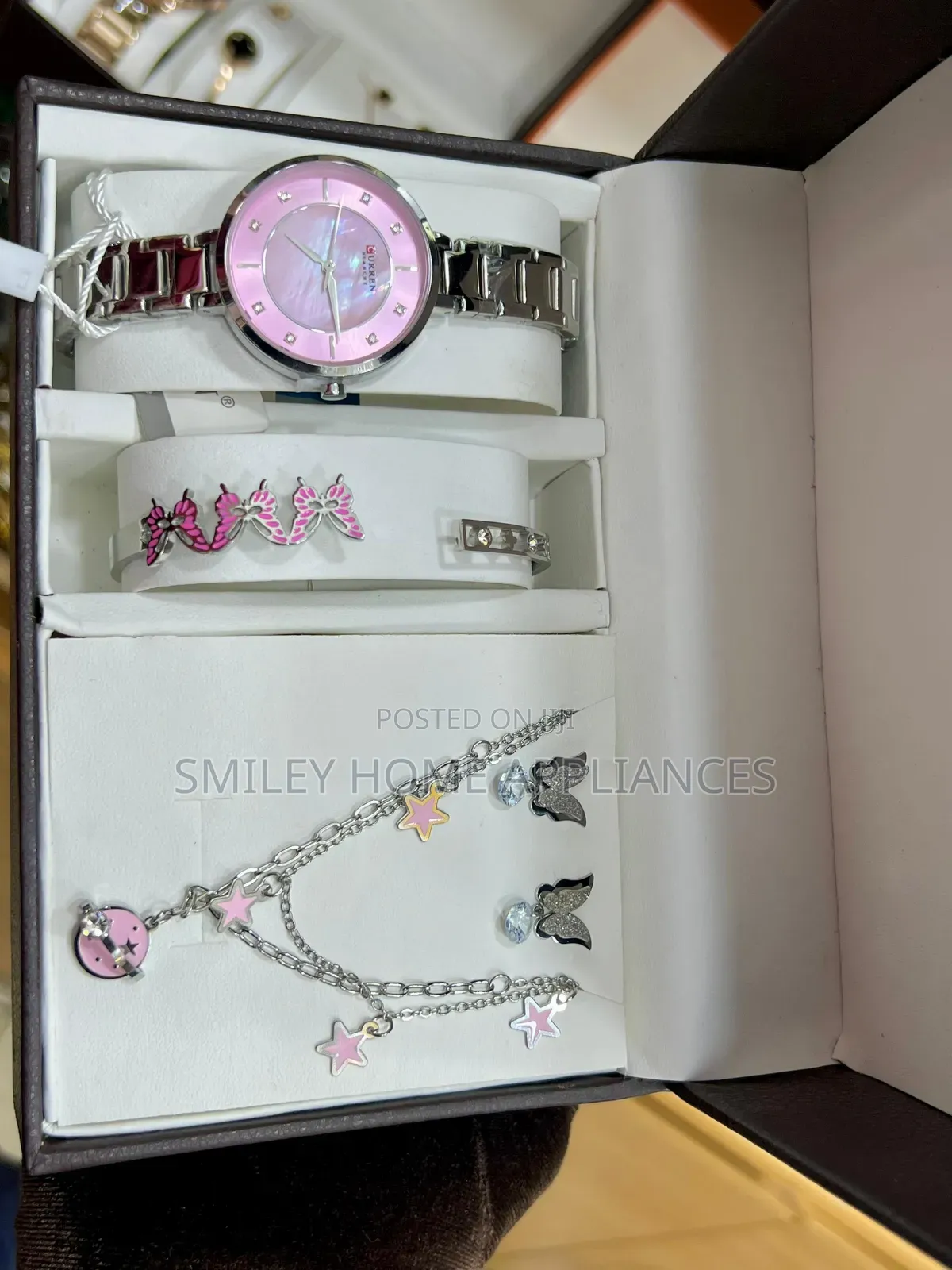 Curren Women's Gift Box Watch With a Bracelet and Necklace