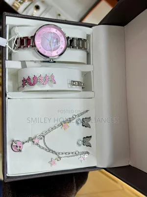Curren Women's Gift Box Watch With a Bracelet and Necklace