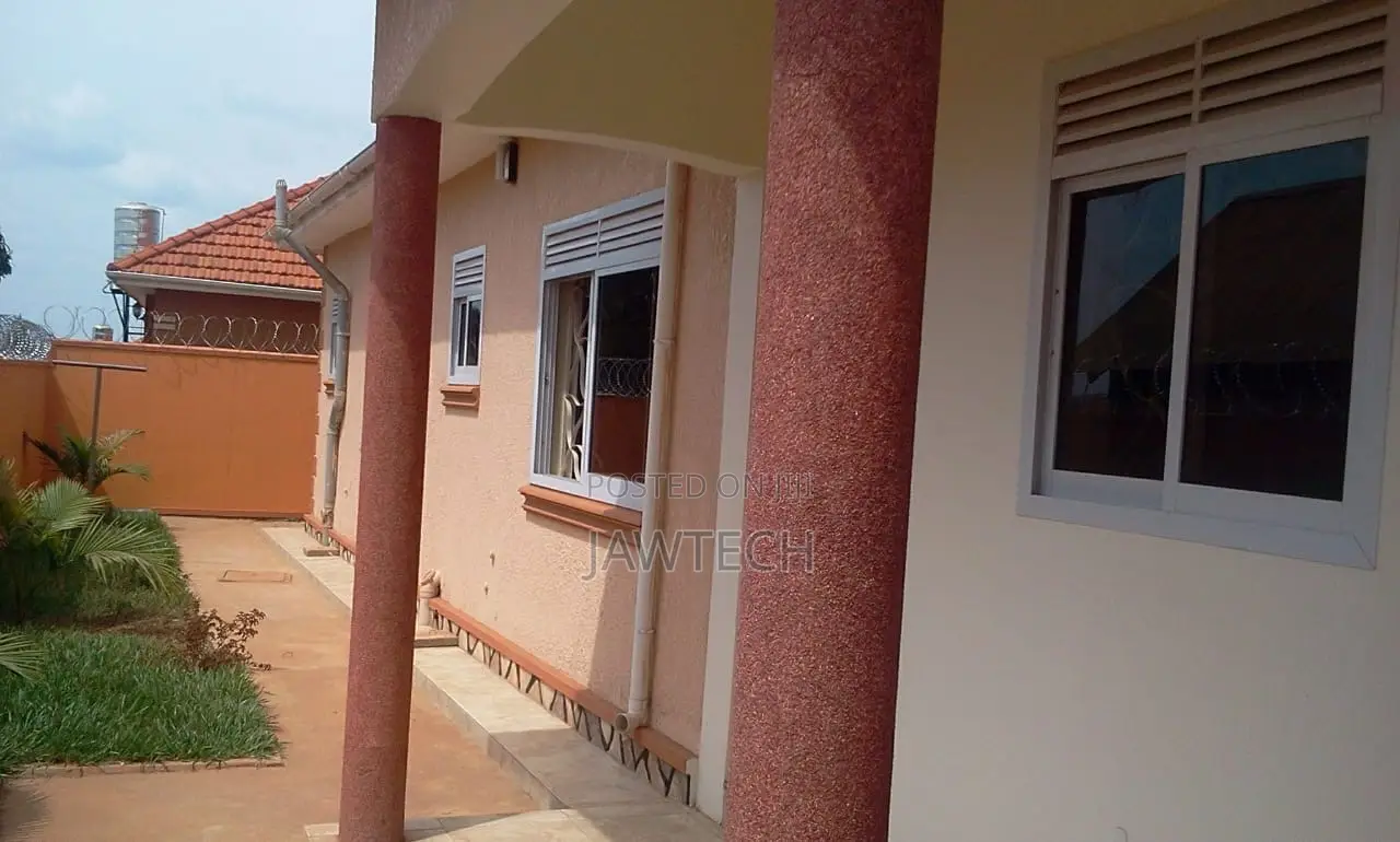 Furnished 3bdrm House in Kira for sale