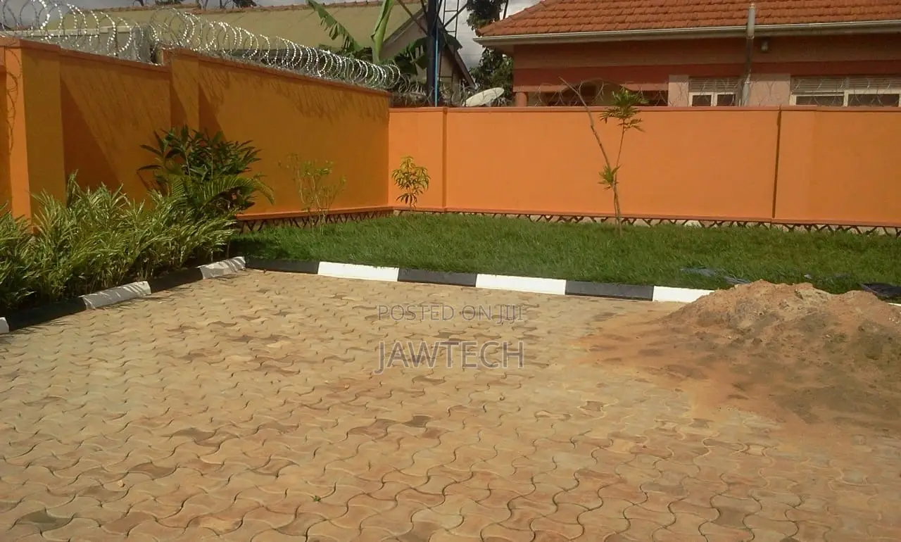 Furnished 3bdrm House in Kira for sale