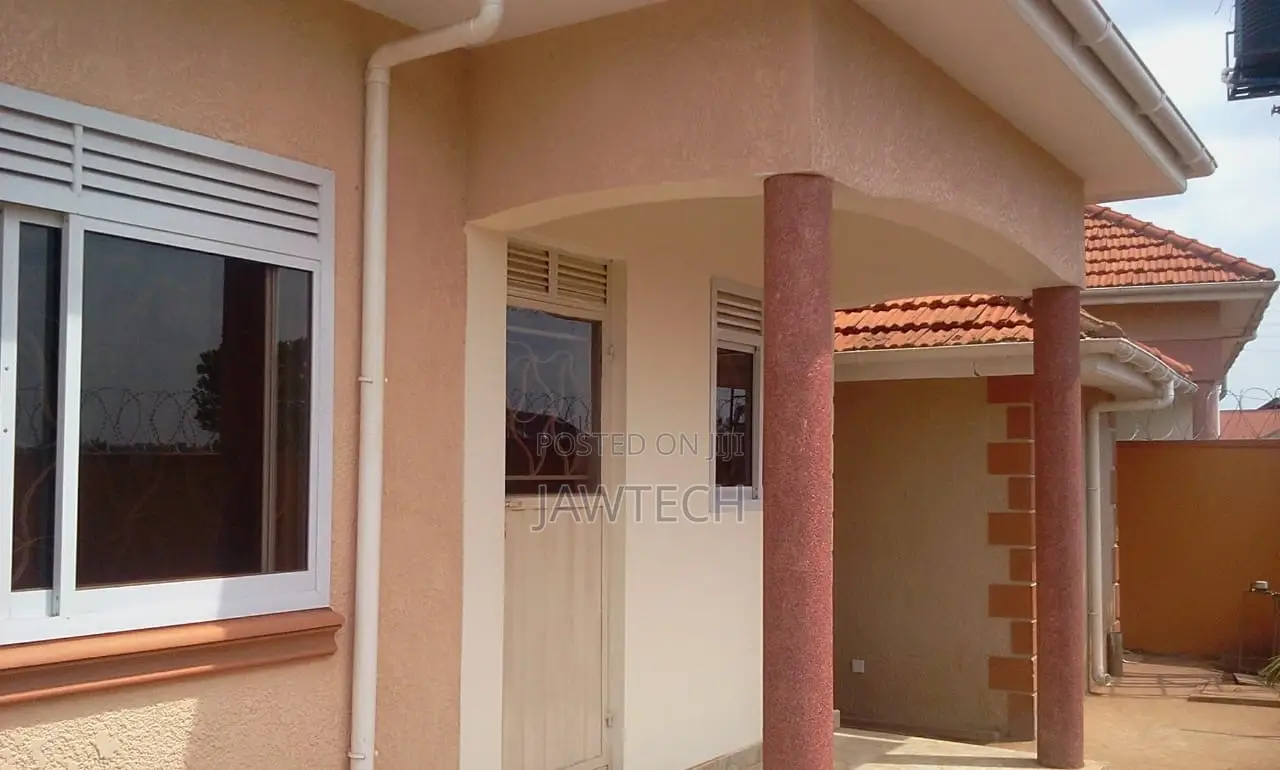 Furnished 3bdrm House in Kira for sale