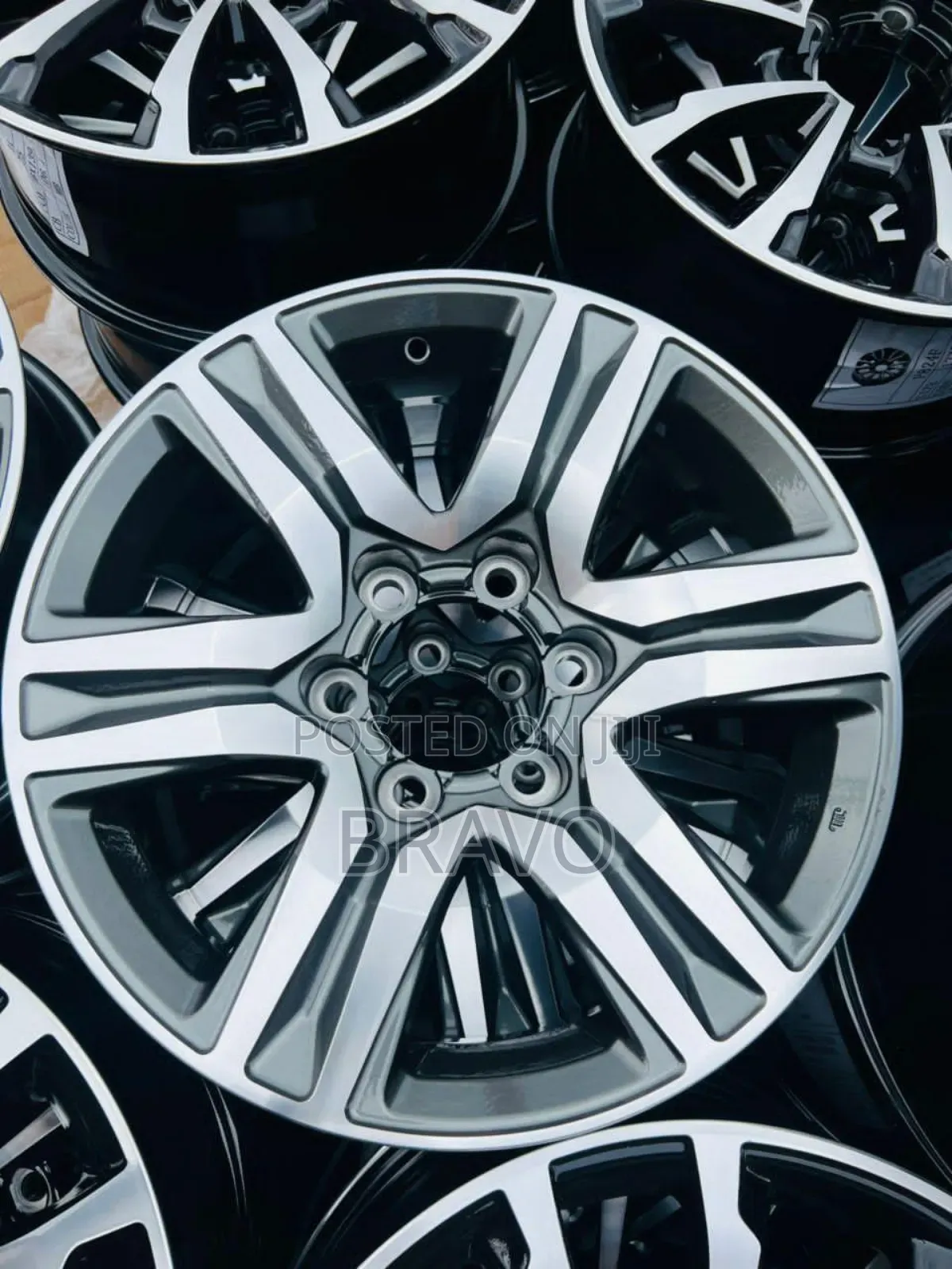 Rims Size 17 for Land Cruiser Double Cabin.