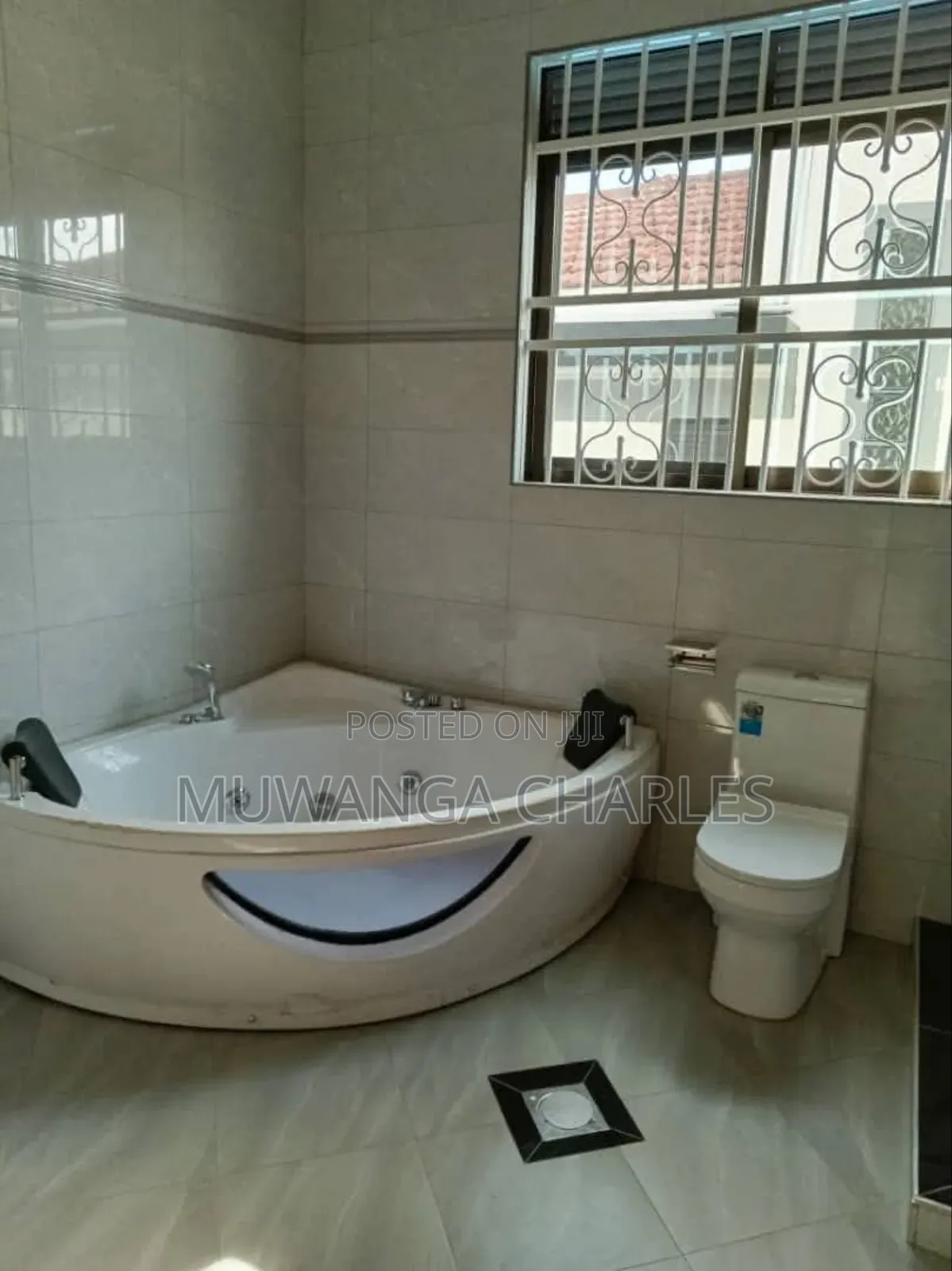 5bdrm Duplex in Fs Properties Ltd, Division A for sale