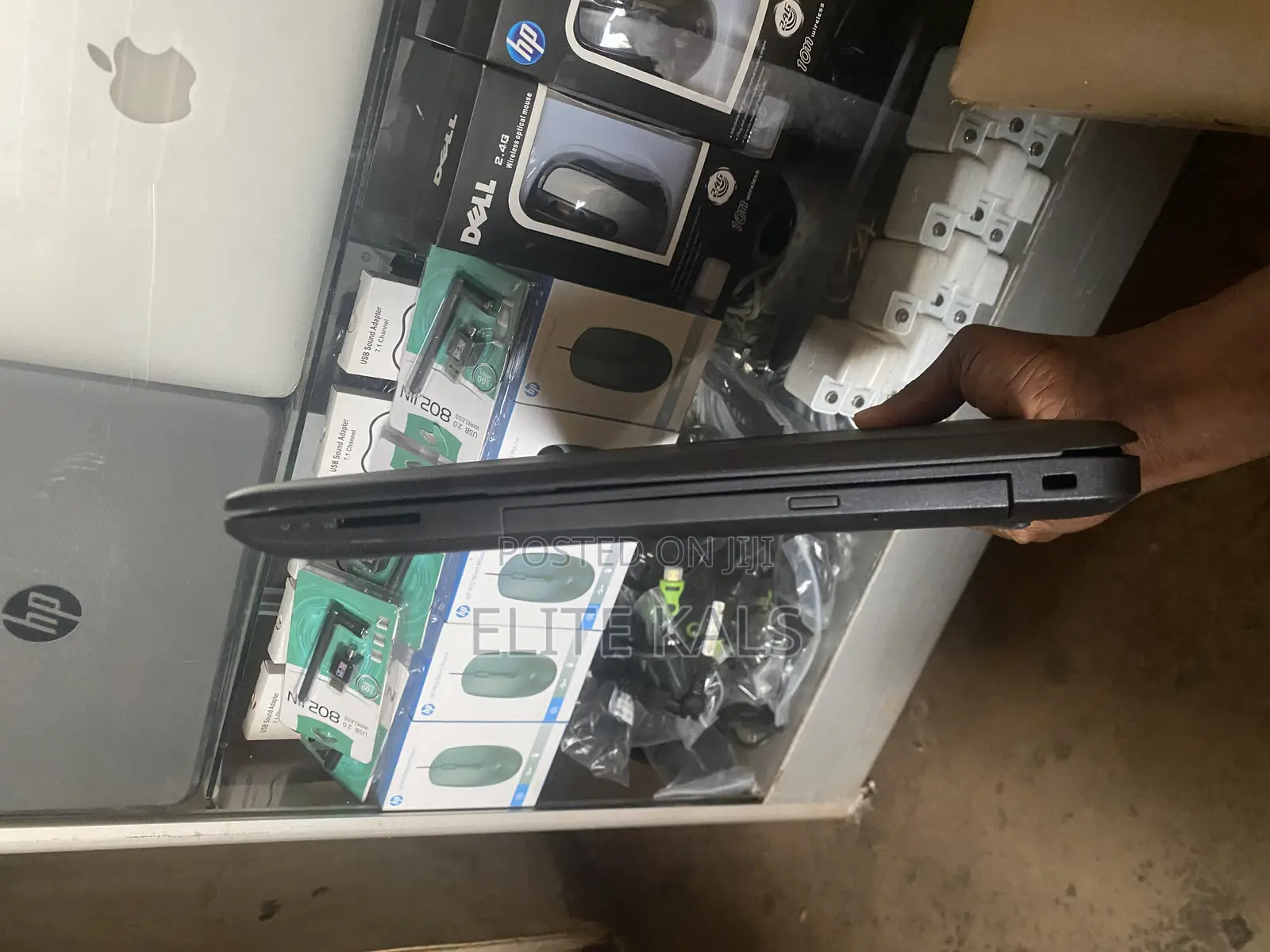 Laptop HP 15-Ra003nia 4GB Intel Core I3 HDD 500GB