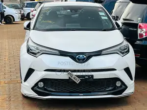 Photo - Toyota C-HR 2017 White