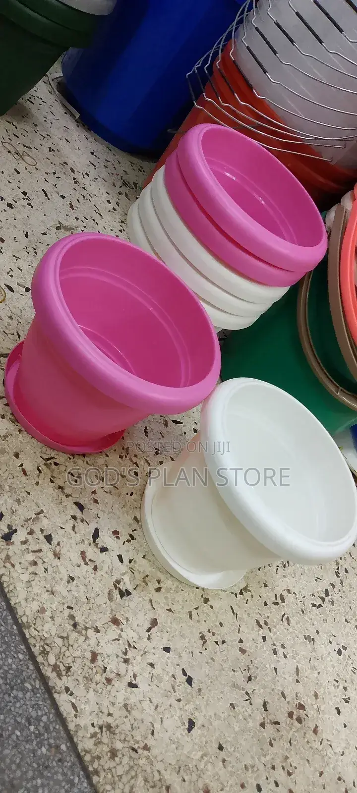 Plastic Flower Buckets/Flower Pots