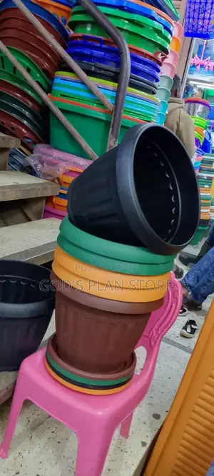 Medium Plastic Flower Pots