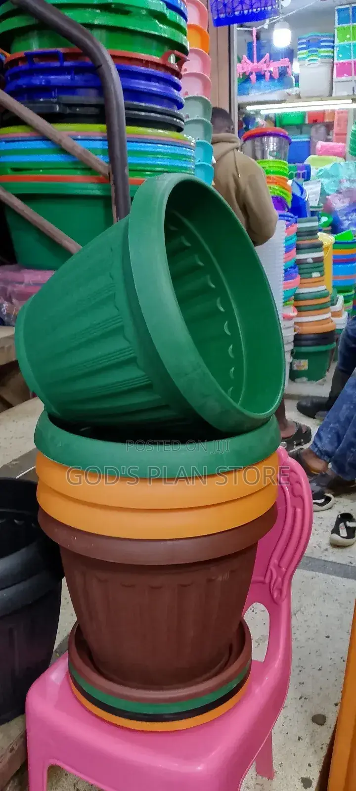 Medium Plastic Flower Pots