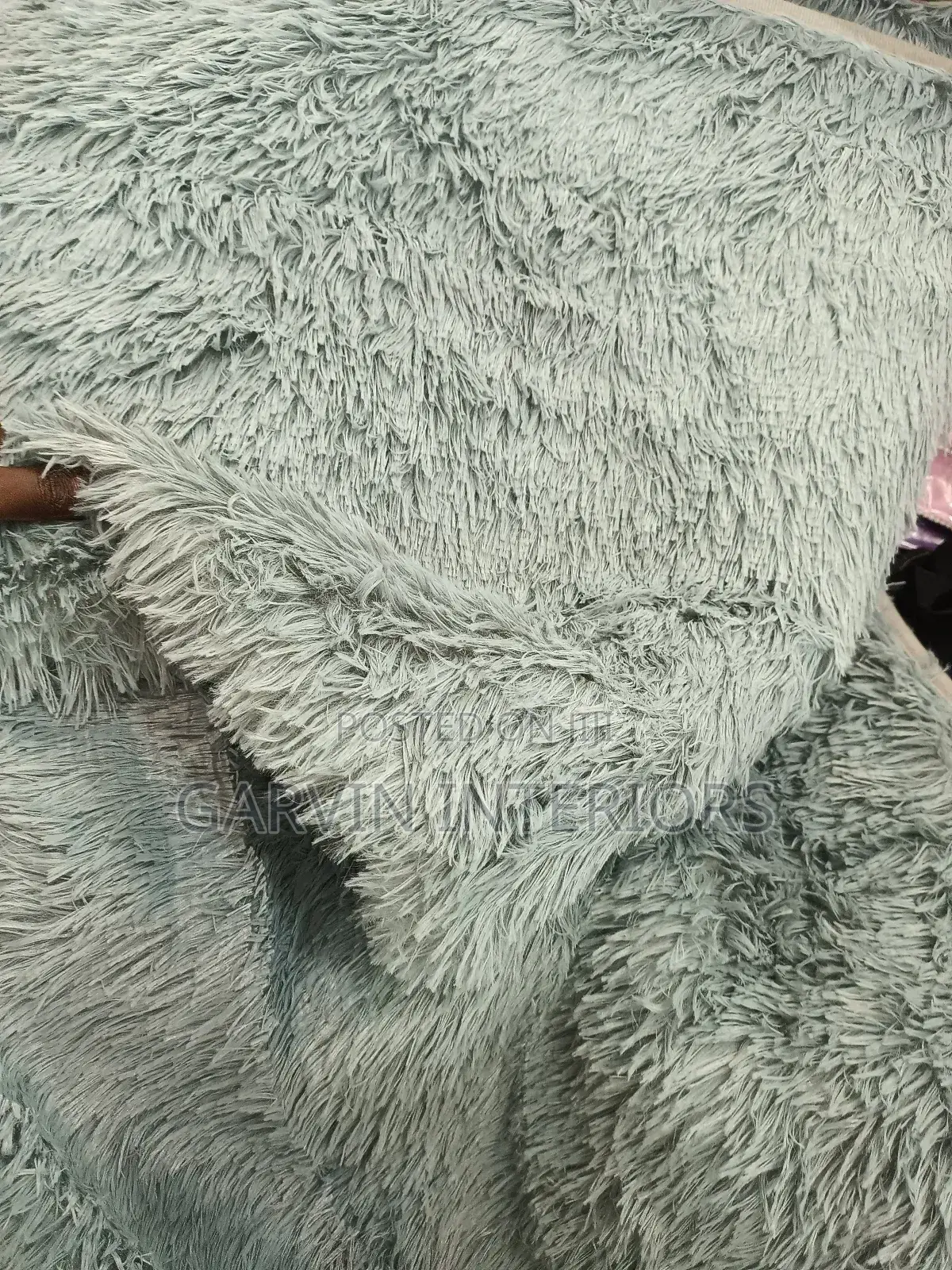 Fluffy Center Carpet
