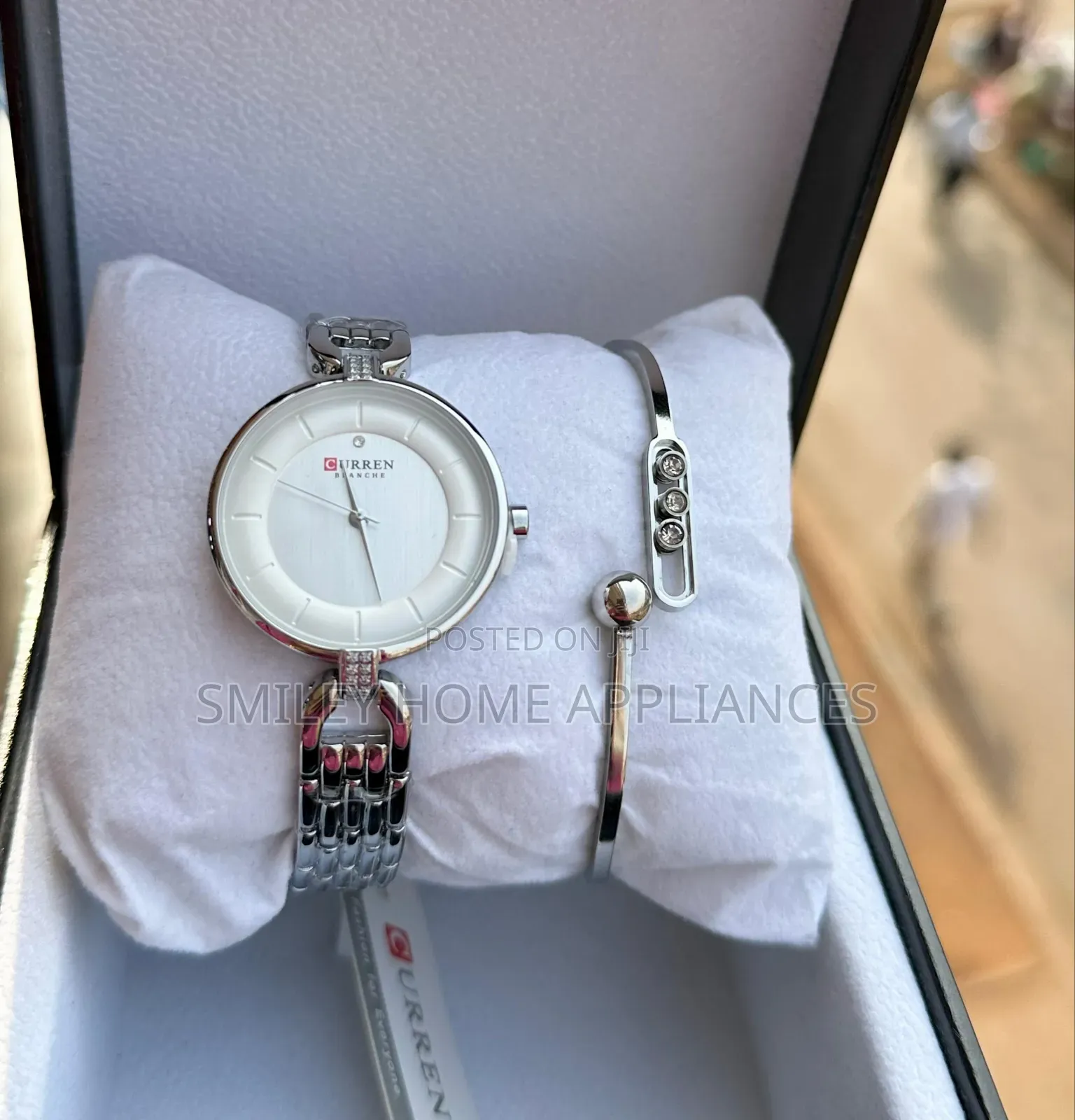 Women's Curren Gift Box Watch With a Bracelet Silver